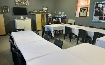 Meubels vir Kretzenshoop Laerskool, geskenk deur Nedbank Commercial en eKerk.